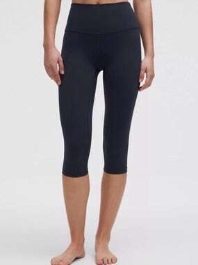 lululemon athletica Navy Blue Cropped Capri Leggings size 8